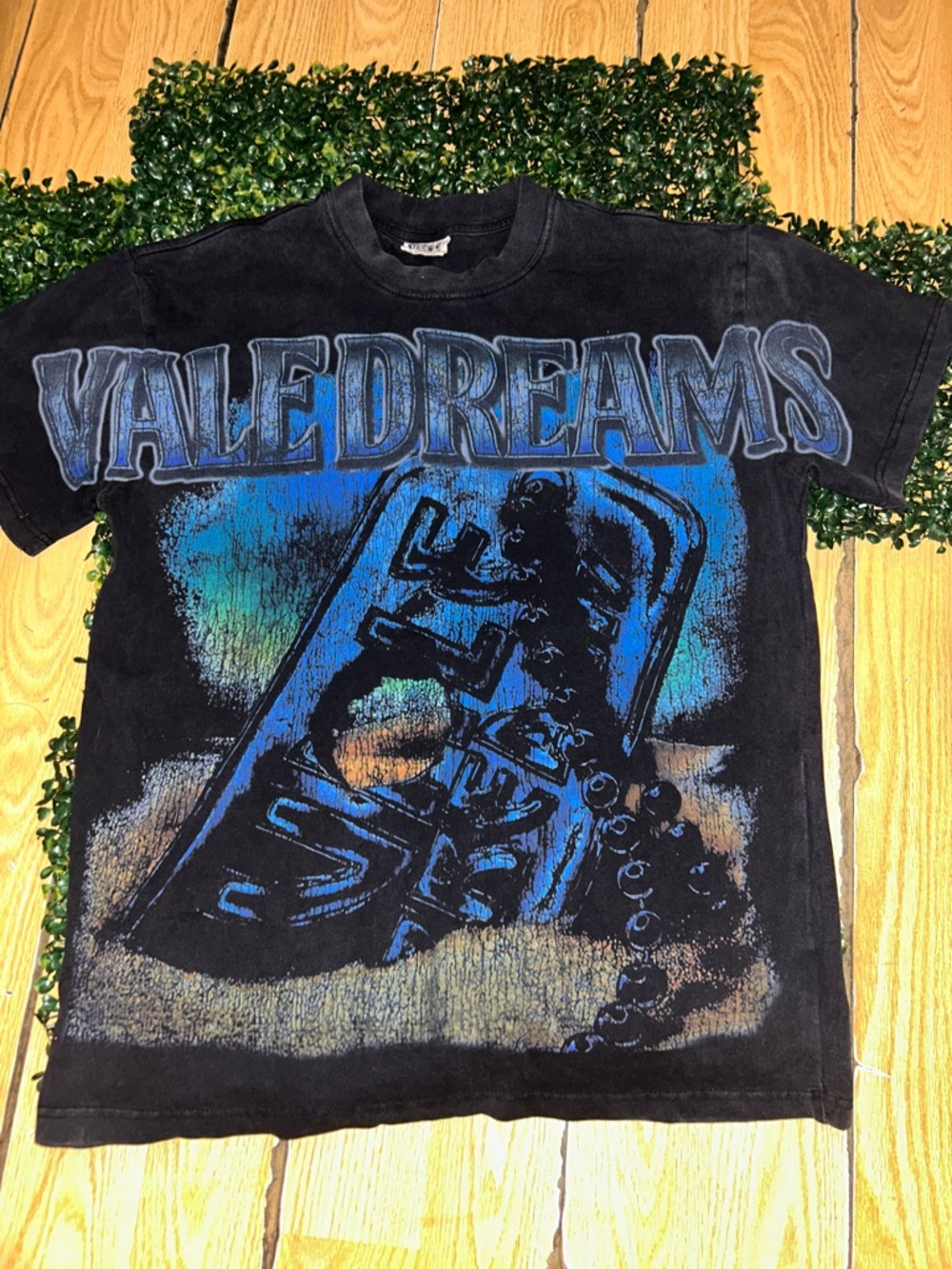 Vale Dreams Black Short Sleeve Graphic Tee
